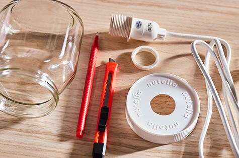 Zakrętka słoika z wyciętym otworem