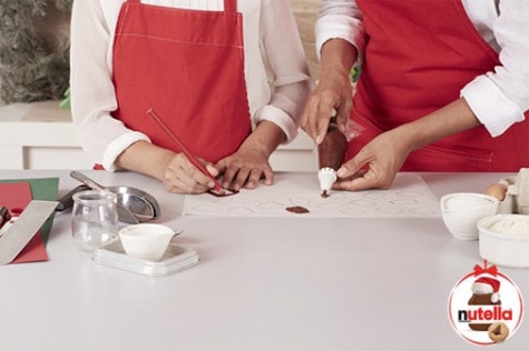 Wypełnianie kształtów masą kakaową