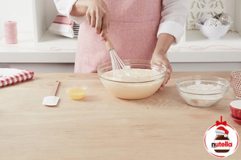 Przygotowanie składników przed przyrządzeniem biszkoptu