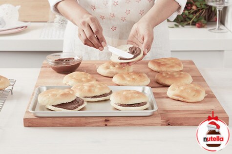 Focaccia z kremem Nutella® 6 | Nutella Smarowanie focaccii kremem Nutella®