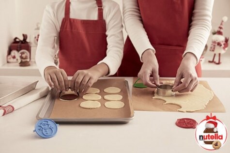 Wycinanie ciastek. Wkrótce markizy będą gotowe.