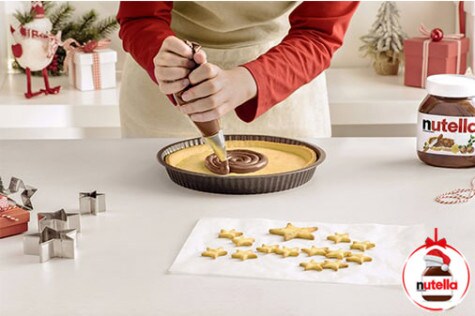 Dekorowanie świątecznej tarty kremem Nutella®