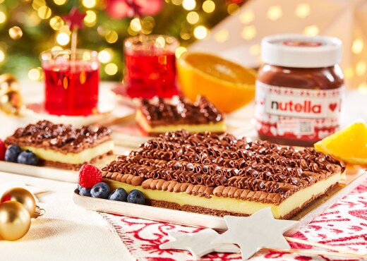 Świąteczne ciasto bez pieczenia z owocami, budyniem i kremem Nutella® | Nutella