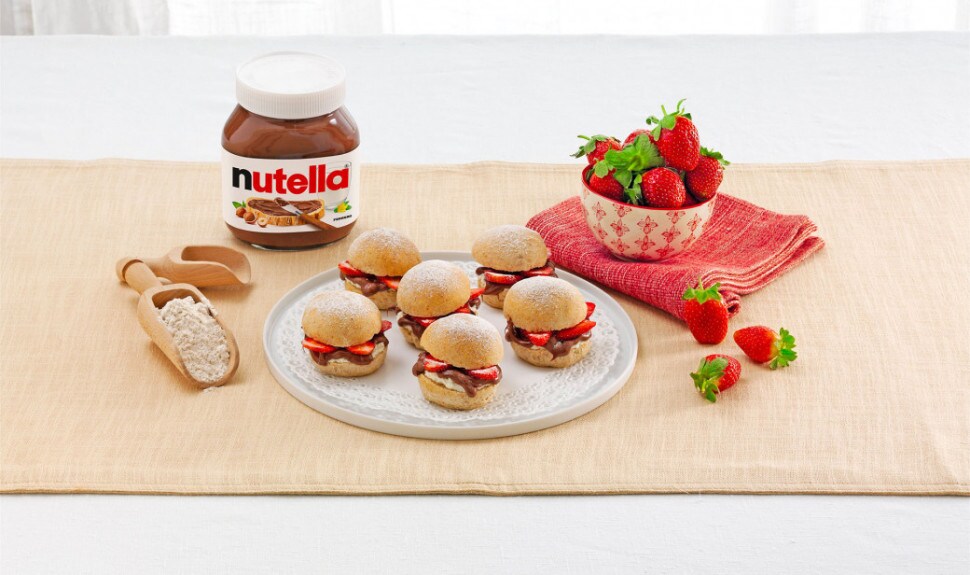 Kanapki na ciepło z NUTELLA® i truskawkami Kanapki na ciepło z truskawkami i kremem Nutella®