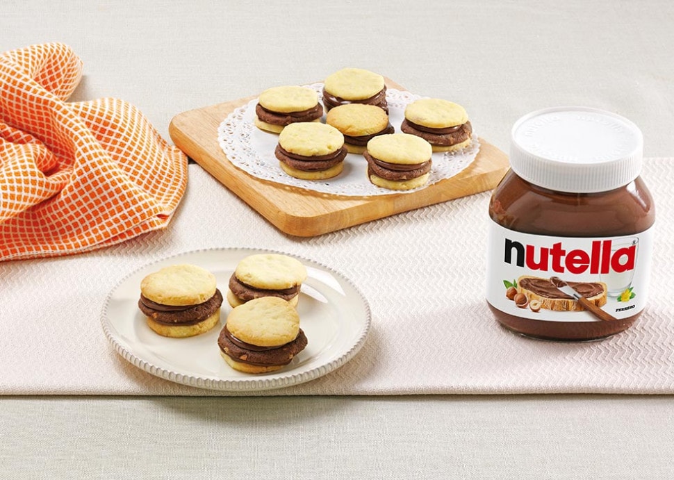 9 dwukolorowych ciasteczek z kremem Nutella®