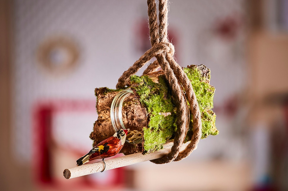 Gotowy karmnik dla ptaków DIY