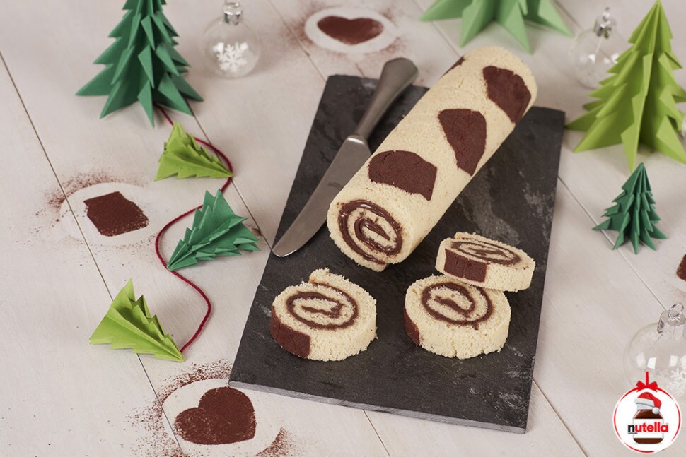 Dwukolorowa rolada świąteczna z kremem Nutella®