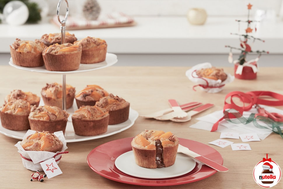Babeczki z brzoskwiniami, kremem Nutella® i ciasteczkami Amaretti