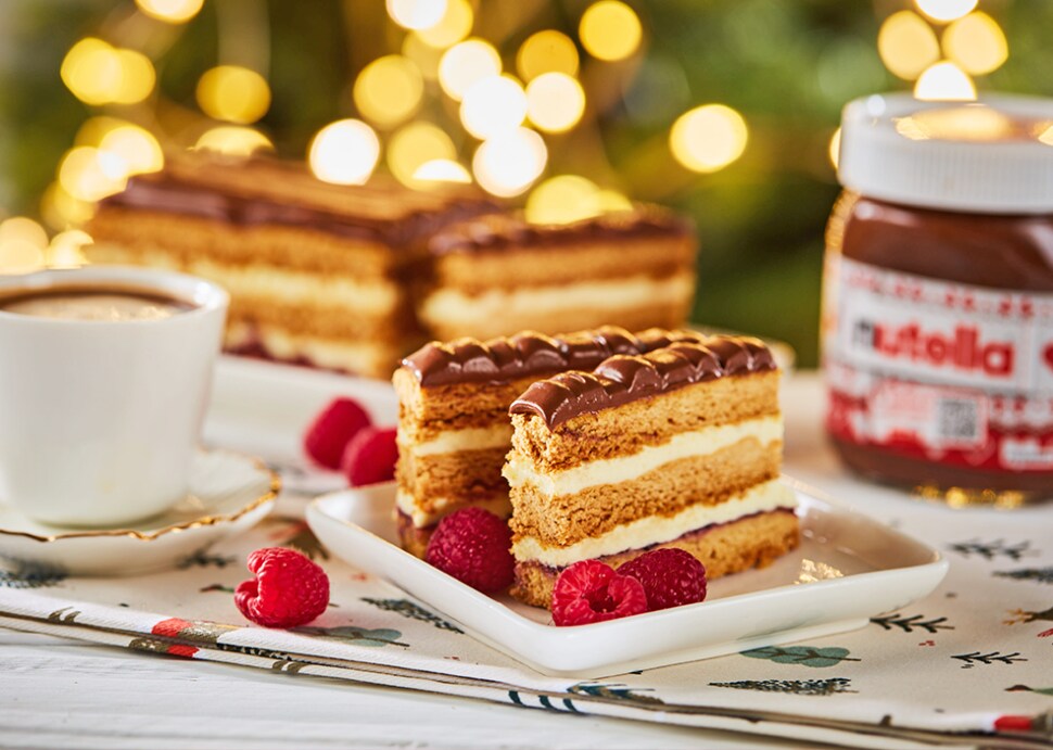 Świąteczny miodownik z kremem Nutella® i budyniem | Nutella Świąteczny miodownik z kremem Nutella® i budyniem | Nutella