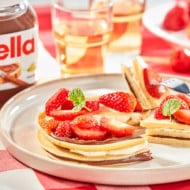 Панкейки с клубникой, маскарпоне и Nutella®