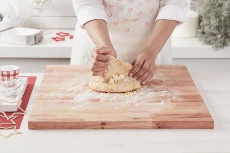 Новогодние пончики с Nutella® - step 2 Новогодние пончики с Nutella® - step 2
