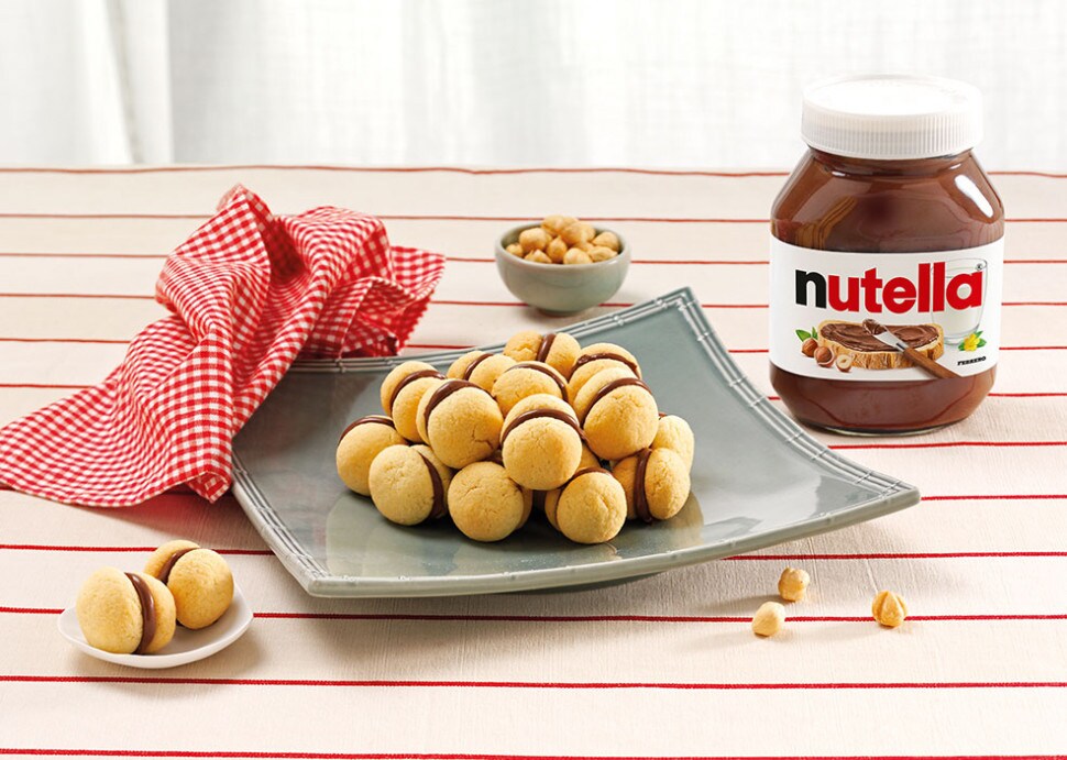 Baci di Dama (Italian Hazelnut cookies) with Nutella®