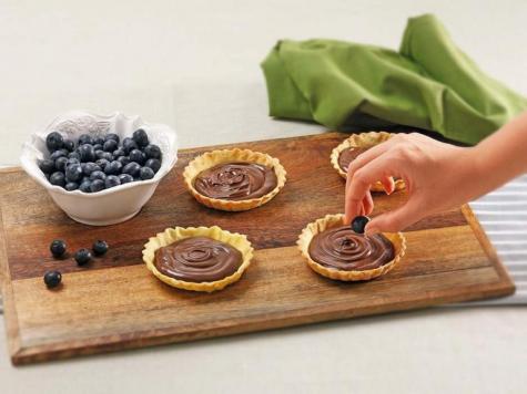 Tartlets with blueberries and NUTELLA® - STEP 4 Tartlets with blueberries and NUTELLA® - STEP 4