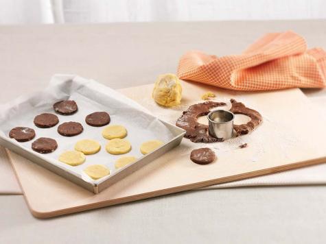 Two-tone biscuits with NUTELLA® - STEP 2 Two-tone biscuits with NUTELLA® - STEP 2