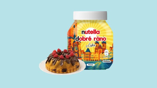 Kraljevska biskvitna torta okrašena z Nutello