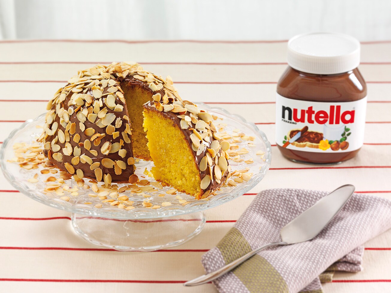 能多益®榛果可可醬 杏仁脆皮蛋糕