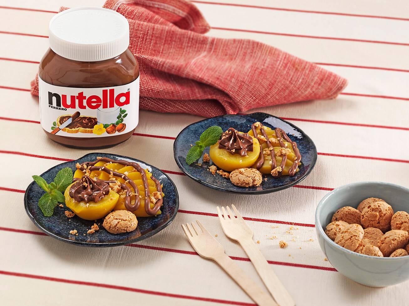 水蜜桃佐能多益®榛果可可醬與義大利杏仁餅