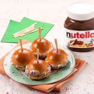 小餐包佐能多益®榛果可可醬與彩色巧克力米