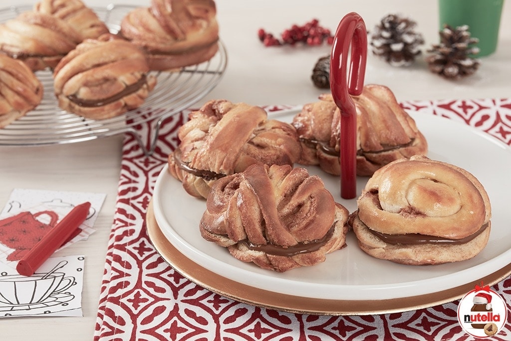 Braided Christmas Cinnamon Brioche Buns with Nutella®