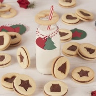 Cut out sandwich cookies with Nutella®