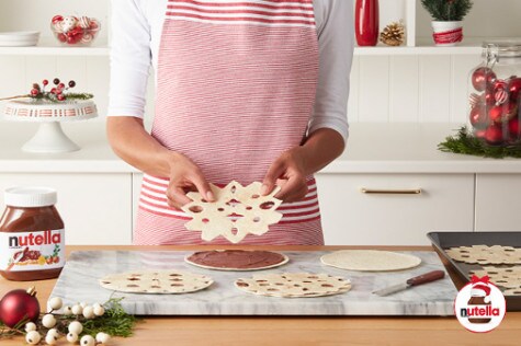 Tortilla snowflakes with NUTELLA® hazelnut spread step2 | Nutella