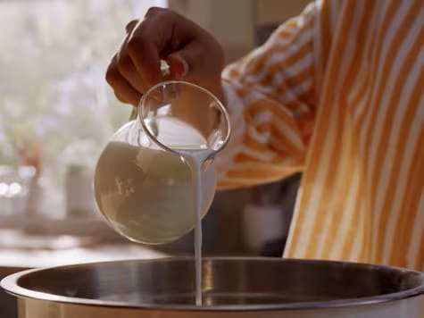 Skimming milk during milk-powder production for Nutella ingredient supply.