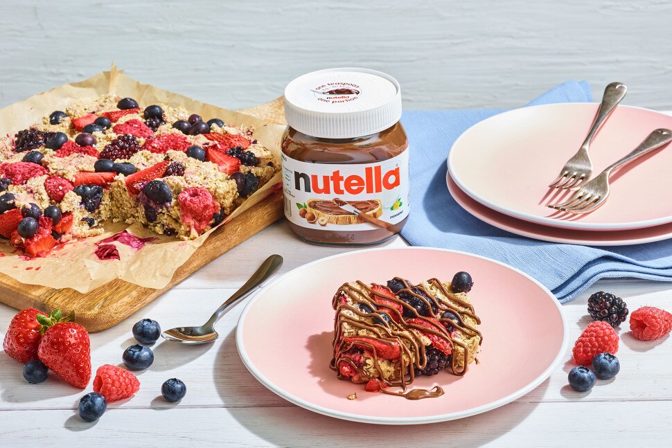 Nutella porridge summer berry squares | Nutella®