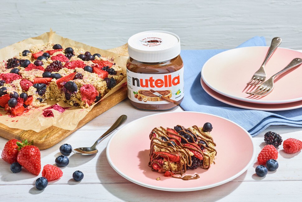 Nutella porridge summer berry squares | Nutella®