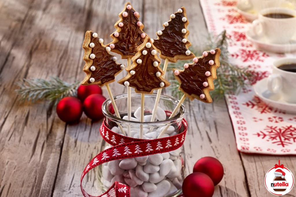 Cookie pops with Nutella® hazelnut spread