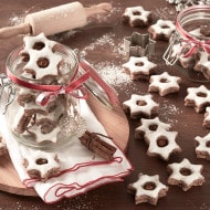 Cinnamon star cookies with Nutella® hazelnut spread