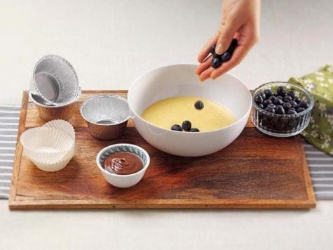 Muffins with NUTELLA® and blueberries - STEP 1 Muffins with NUTELLA® and blueberries - STEP 1