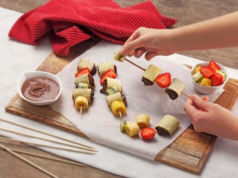 Crepe Skewers with NUTELLA® hazelnut spread and Fruit STEP 2