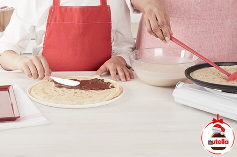 Christmas Crepes with Nutella® hazelnut spread - Step 2 Christmas Crepes with Nutella® hazelnut spread - Step 2