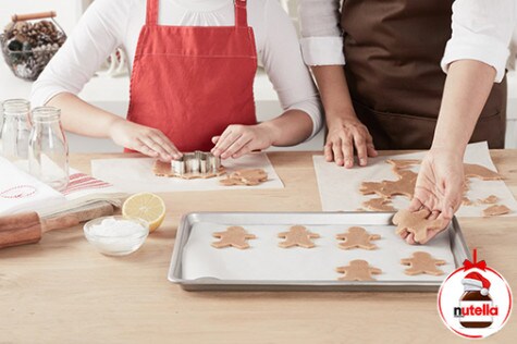 Gingerbread men cookies with Nutella® hazelnut spread - Step 3