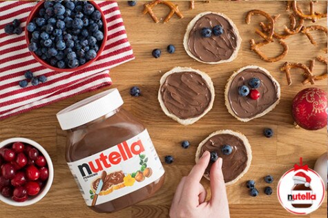 Reindeer Bagel with Nutella® hazelnut spread - Step 2 Reindeer Bagel with Nutella® hazelnut spread - Step 2