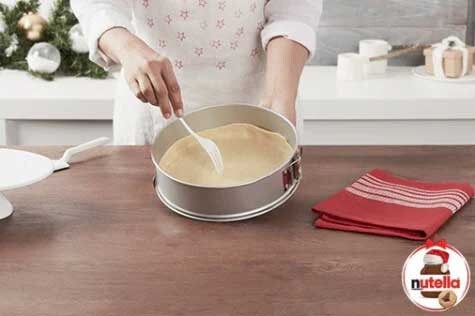 Cheesecake step showing Nutella mixture being layered with fruit.