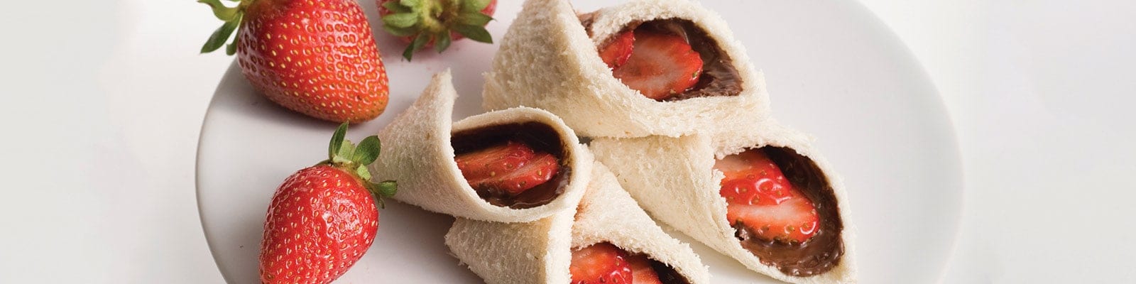 Strawberry Wraps with NUTELLA hazelnut spread